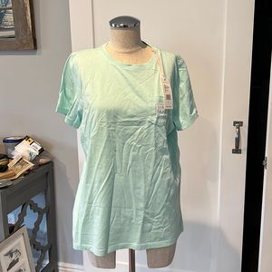 Ladies Vineyard Vines t-shirt. NWT